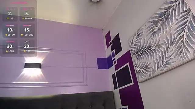 Snapshot of tiiny_emilly chatting on October 23, 8:18 pm tiiny emilly online show from October 23, 8:18 pm