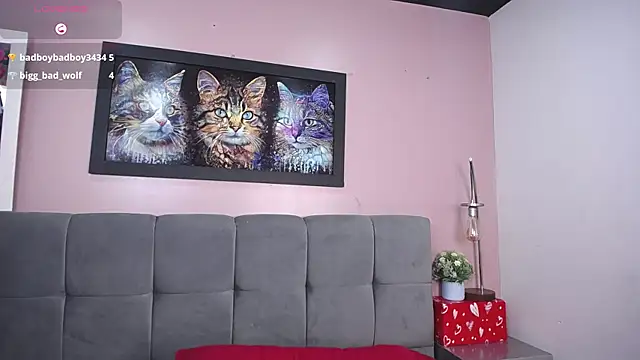 Snapshot of tiiny_emilly chatting on December 13, 7:53 pm tiiny emilly online show from December 13, 7:53 pm