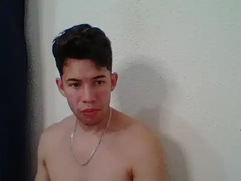 Maxtaylor18 online show from October 28, 5:33 am