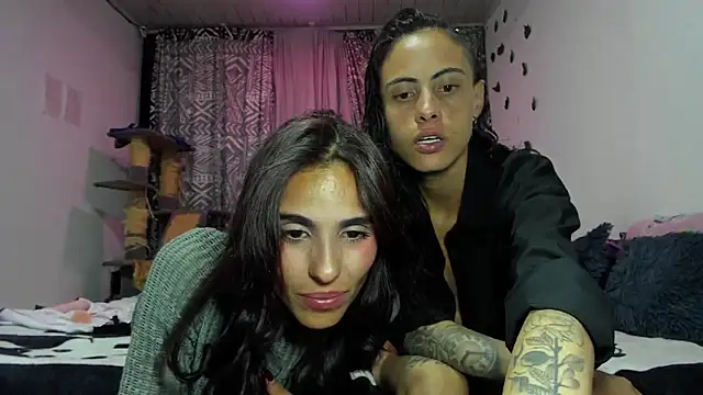 Snapshot of joyceandgavi7 chatting on June 27, 7:57 am joyceandgavi7 online show from June 27, 7:57 am