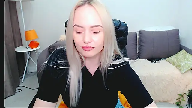 LiluMoon   online show from April 3, 3:54 pm