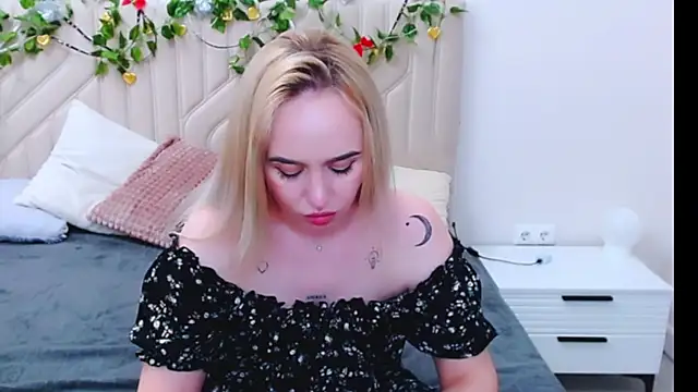 LiluMoon   online show from April 7, 4:40 pm