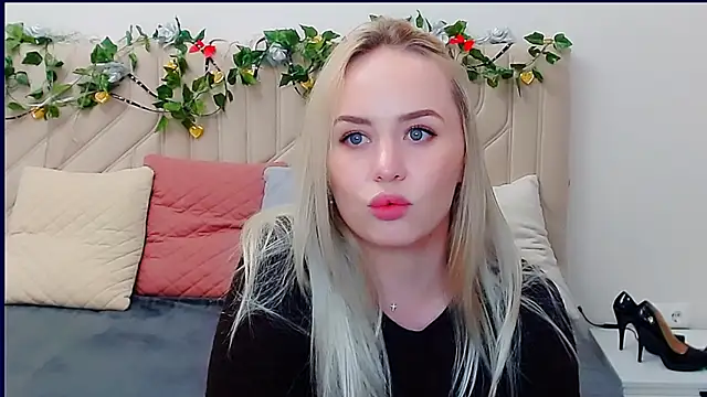 LiluMoon   online show from April 17, 4:43 pm