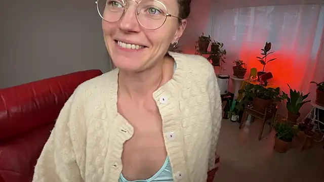 Snapshot of Scorpion_Peach chatting on October 22, 2:28 pm Scorpion Peach online show from October 22, 2:28 pm