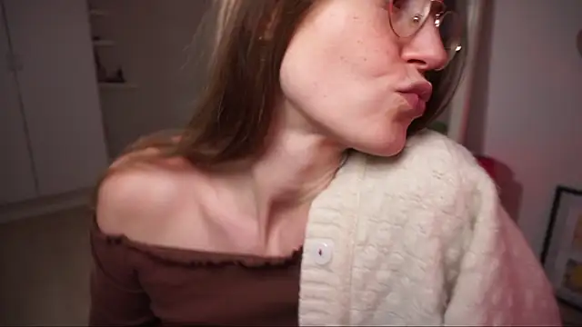 Snapshot of Scorpion_Peach chatting on December 21, 12:34 pm Scorpion Peach online show from December 21, 12:34 pm