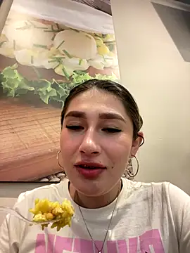 Isa Villamarin online show from October 3, 3:31 pm