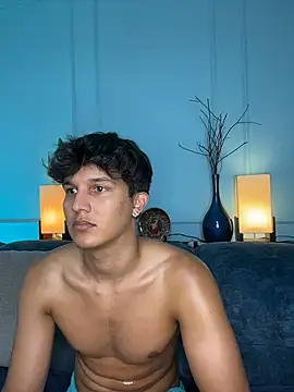 Leo Savage  online show from March 27, 8:26 am