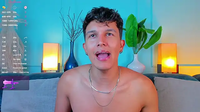 Leo Savage  online show from April 8, 4:45 am