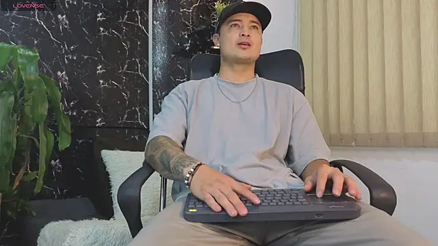 Alexander ferre online show from April 8, 1:33 pm