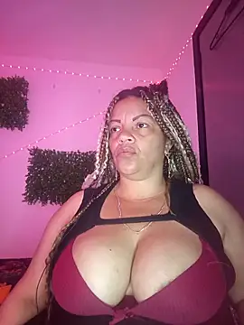 Snapshot of Eva_Luxei chatting on December 15, 8:18 am Eva Luxei online show from December 15, 8:18 am