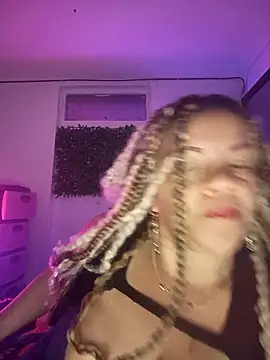 Snapshot of Eva_Luxei chatting on December 16, 5:01 am Eva Luxei online show from December 16, 5:01 am