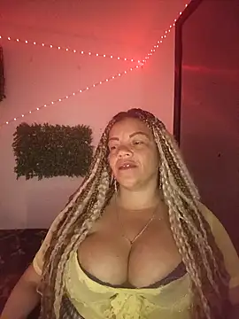 Snapshot of Eva_Luxei chatting on December 18, 5:02 am Eva Luxei online show from December 18, 5:02 am