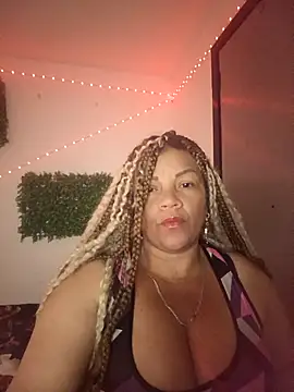 Snapshot of Eva_Luxei chatting on December 23, 4:43 am Eva Luxei online show from December 23, 4:43 am