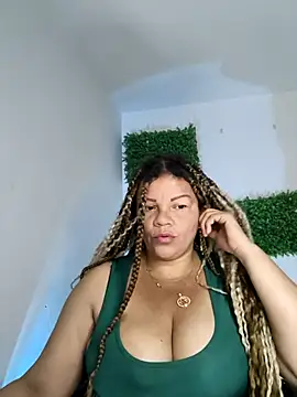 Snapshot of Eva_Luxei chatting on February 19, 7:37 am Eva Luxei online show from February 19, 7:37 am