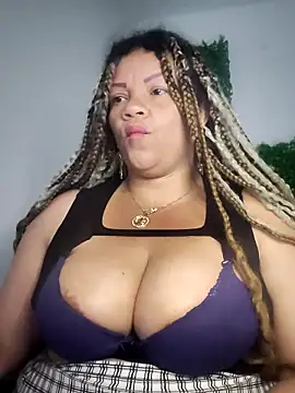 Snapshot of Eva_Luxei chatting on February 25, 6:56 am Eva Luxei online show from February 25, 6:56 am