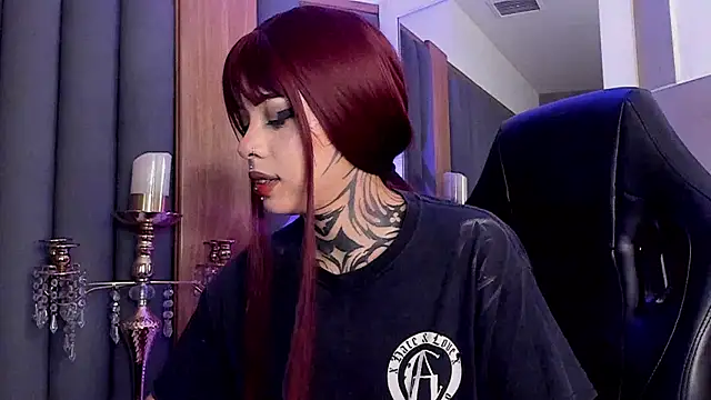 misstomie  online show from September 17, 9:38 pm