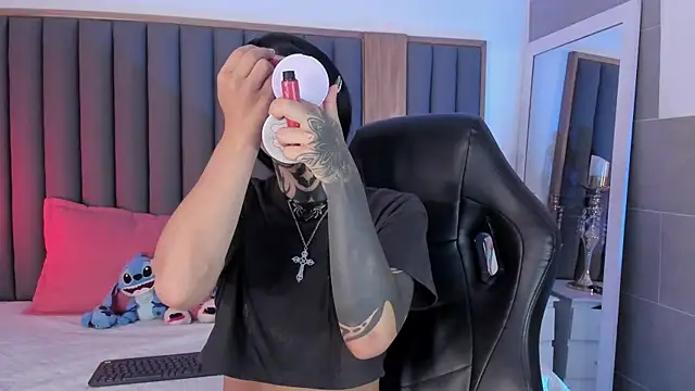 misstomie  online show from November 28, 3:47 pm