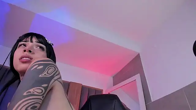 misstomie  online show from March 12, 10:38 pm