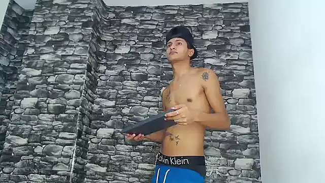 Snapshot of gustavo_saaled19_ chatting on October 17, 9:50 pm gustavo saaled19 online show from October 17, 9:50 pm