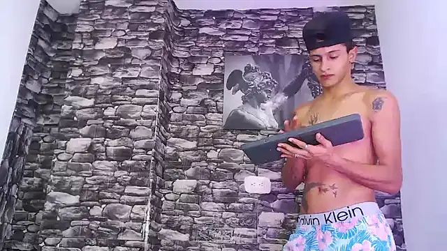 Snapshot of gustavo_saaled19_ chatting on October 21, 10:43 pm gustavo saaled19 online show from October 21, 10:43 pm