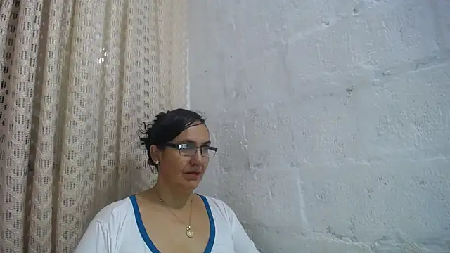 Snapshot of gabbyparker_ chatting on April 22, 9:44 am gabbyparker online show from April 22, 9:44 am