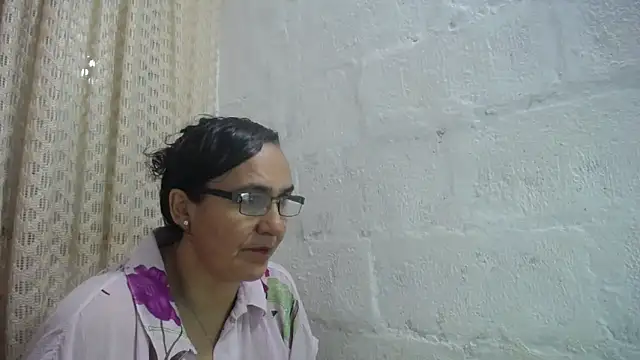 Snapshot of gabbyparker_ chatting on April 23, 9:52 am gabbyparker online show from April 23, 9:52 am