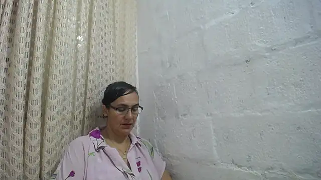 Snapshot of gabbyparker_ chatting on April 25, 11:24 am gabbyparker online show from April 25, 11:24 am