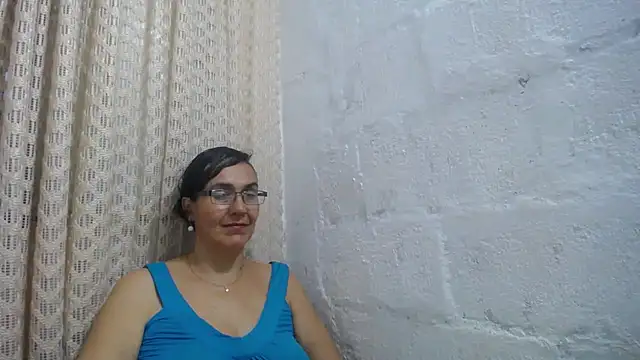 Snapshot of gabbyparker_ chatting on May 1, 10:53 am gabbyparker online show from May 1, 10:53 am