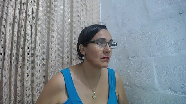Snapshot of gabbyparker_ chatting on May 5, 9:50 am gabbyparker online show from May 5, 9:50 am