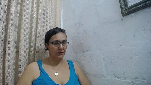 Snapshot of gabbyparker_ chatting on June 6, 7:35 am gabbyparker online show from June 6, 7:35 am