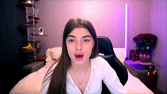 Dianaa Lee0 online show from December 2, 8:15 pm