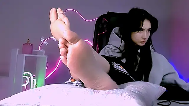 olivianorton online show from March 1, 1:46 pm