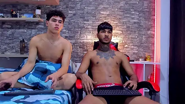 Snapshot of Theimperialboys_ chatting on June 5, 6:52 am Theimperialboys online show from June 5, 6:52 am