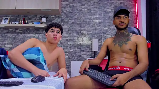 Snapshot of Theimperialboys_ chatting on July 3, 1:01 am Theimperialboys online show from July 3, 1:01 am