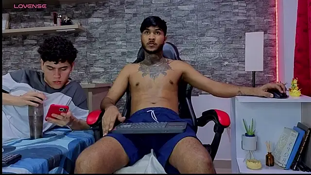 Snapshot of Theimperialboys_ chatting on July 18, 4:05 am Theimperialboys online show from July 18, 4:05 am