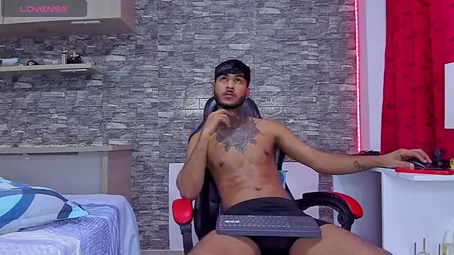 Snapshot of Theimperialboys_ chatting on July 22, 6:38 am Theimperialboys online show from July 22, 6:38 am