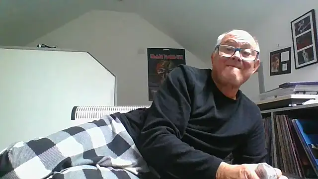 Snapshot of naughtygrandad1 chatting on September 17, 10:06 am naughtygrandad1 online show from September 17, 10:06 am