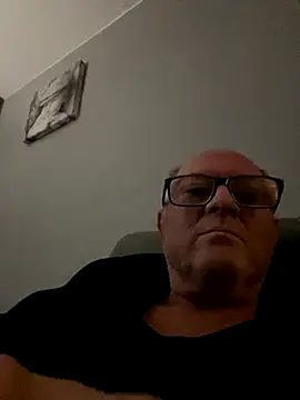 Snapshot of naughtygrandad1 chatting on October 4, 4:32 am naughtygrandad1 online show from October 4, 4:32 am