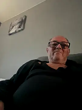 Snapshot of naughtygrandad1 chatting on October 6, 6:22 am naughtygrandad1 online show from October 6, 6:22 am