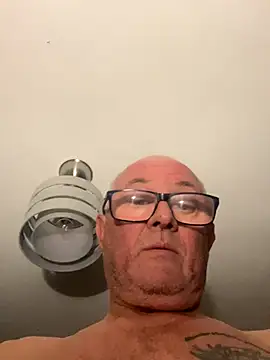 Snapshot of naughtygrandad1 chatting on October 17, 6:27 am naughtygrandad1 online show from October 17, 6:27 am