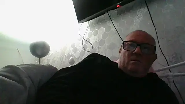 Snapshot of naughtygrandad1 chatting on October 24, 6:43 am naughtygrandad1 online show from October 24, 6:43 am
