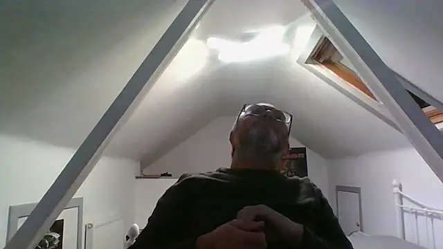 Snapshot of naughtygrandad1 chatting on December 16, 7:30 pm naughtygrandad1 online show from December 16, 7:30 pm