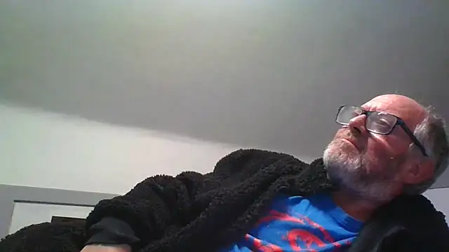 Snapshot of naughtygrandad1 chatting on December 18, 7:20 pm naughtygrandad1 online show from December 18, 7:20 pm