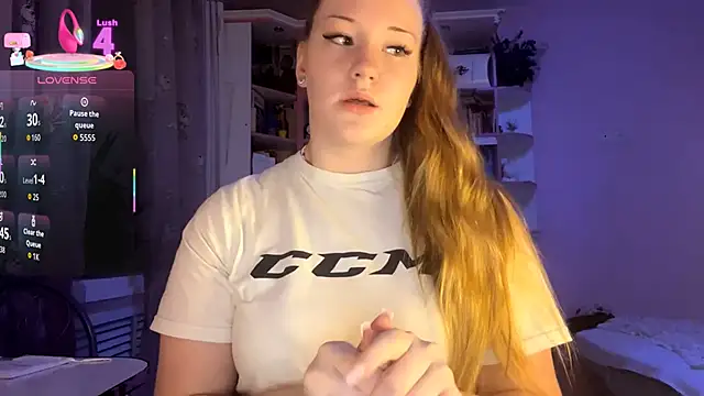 PandaFluff online show from September 24, 6:11 pm