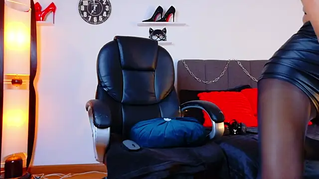 Snapshot of JadeClifford chatting on November 20, 8:30 pm JadeClifford online show from November 20, 8:30 pm