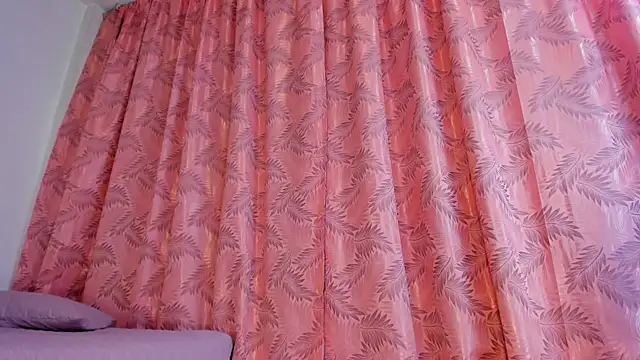 Snapshot of riley_bensongh chatting on December 2, 9:43 pm riley bensongh online show from December 2, 9:43 pm