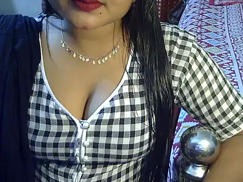 Nusrat Faria07 online show from October 20, 2:17 pm