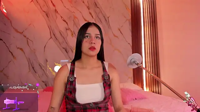 Emmiicute online show from October 4, 8:18 pm