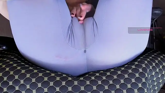 Cameltoe squirt inPants online show from December 17, 1:06 pm