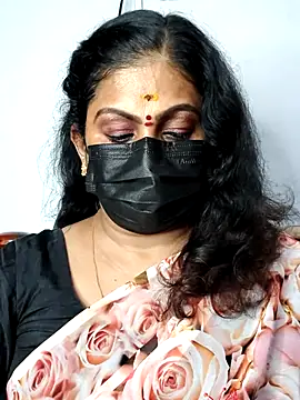 Snapshot of Sweetie_swetha37 chatting on October 17, 1:35 pm Sweetie swetha37 online show from October 17, 1:35 pm